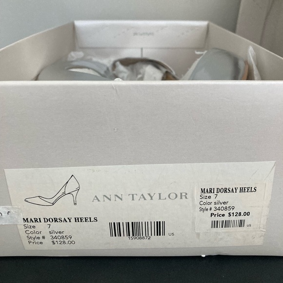 Silver Heels, (about 2.5”)👠, size-7, Leather, - Picture 9 of 11